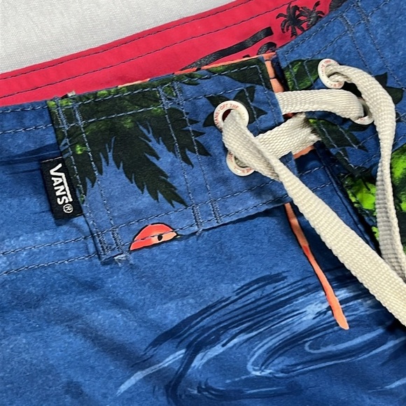 VANS Flamingo 10” Board Shorts Swim Trunks size 34, excellent condition! - Picture 5 of 12
